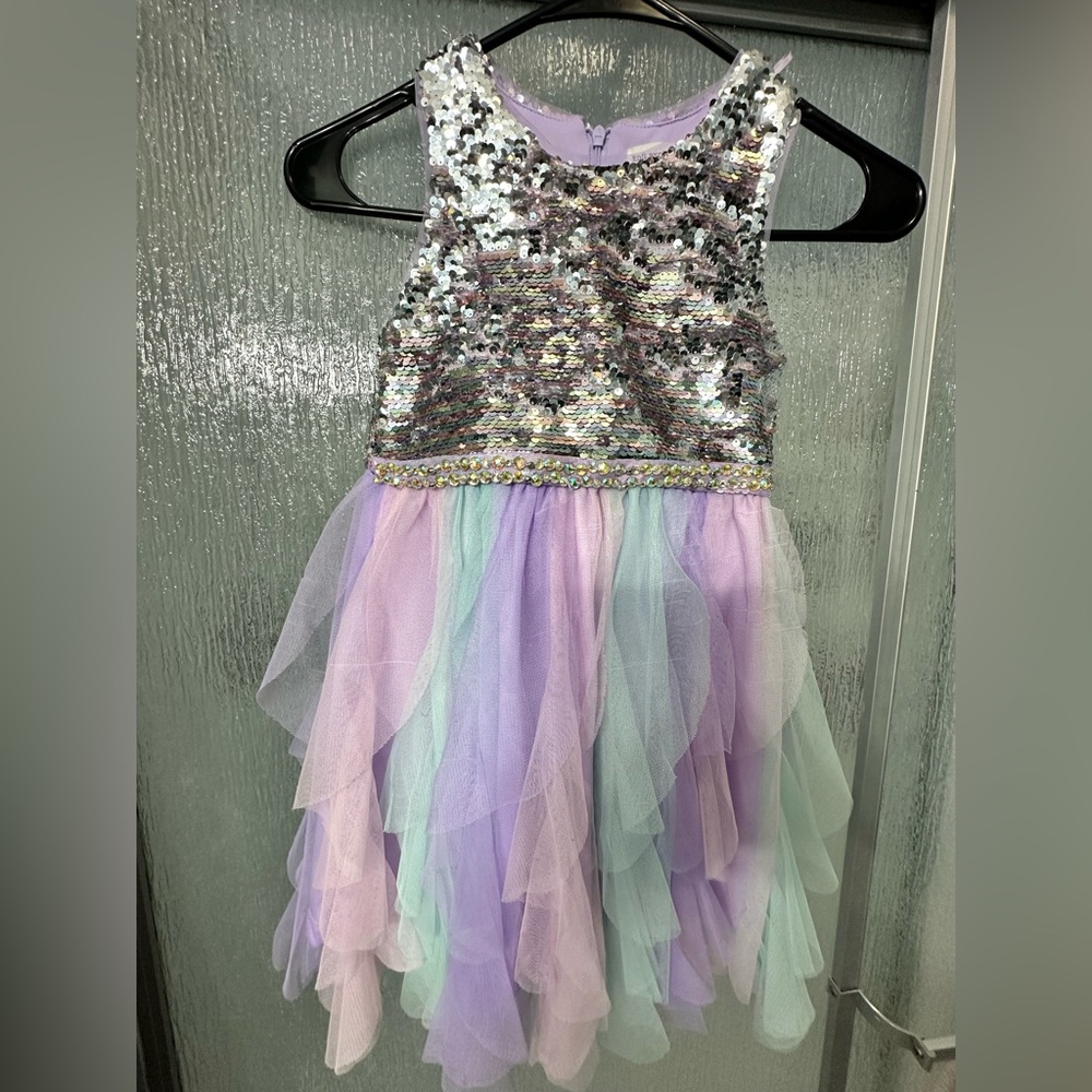 KnitWorks, girl’s size 6. Only worn once.